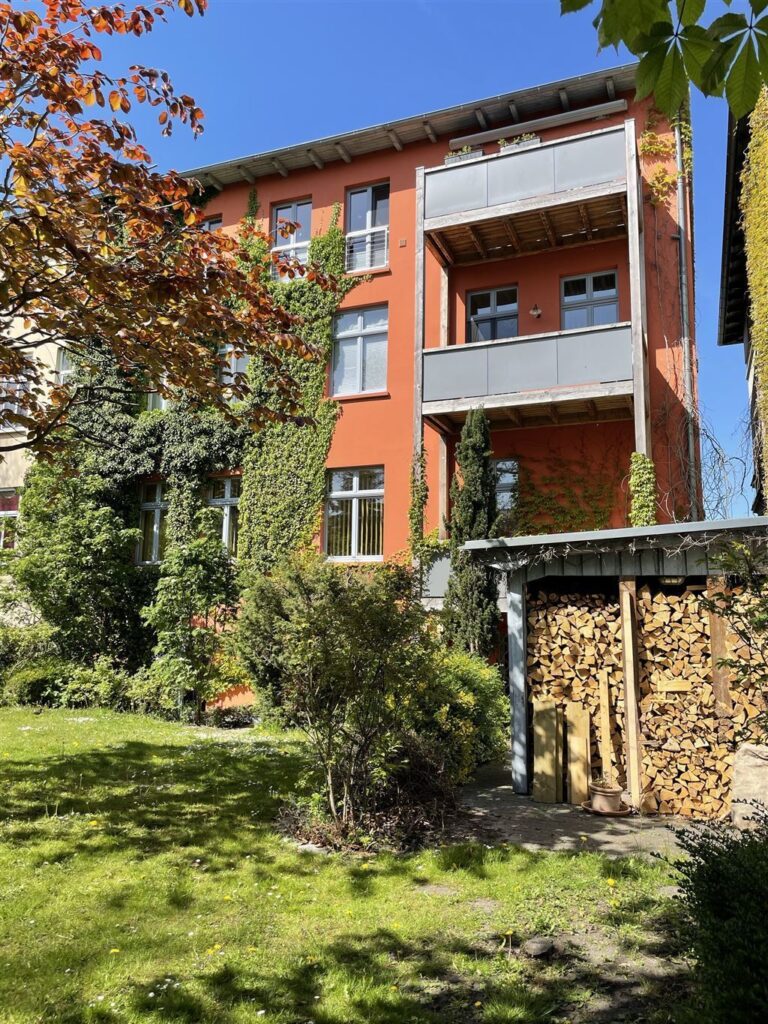 Rückseite mit Balkon
