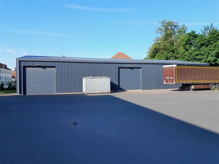 Kleine Lagerhalle