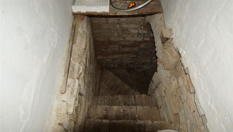 9 Kellertreppe