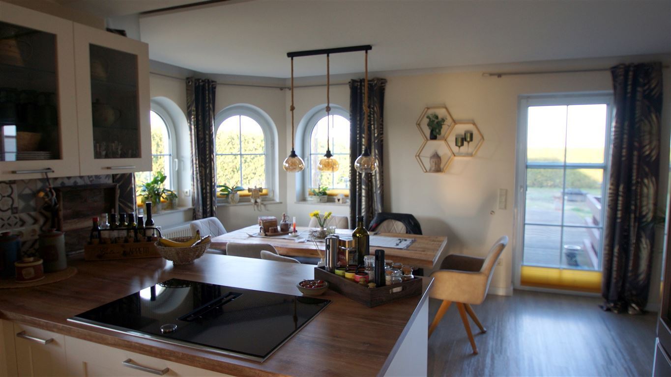 Küche und Essbereich EG