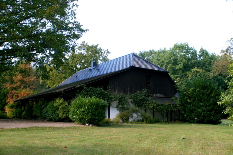 2 Hauptgebäude Giebel