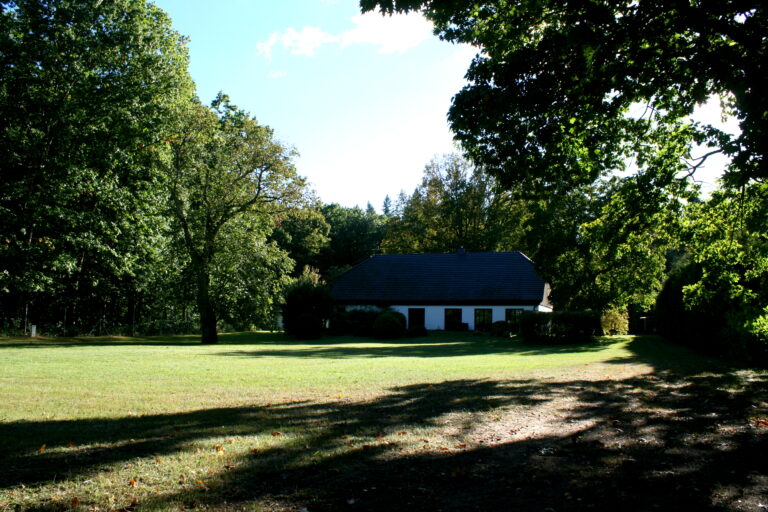 3 Hauptgebäude Rückseite