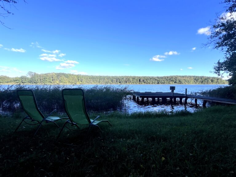 16 mit breiter Uferkante und Zuwegung