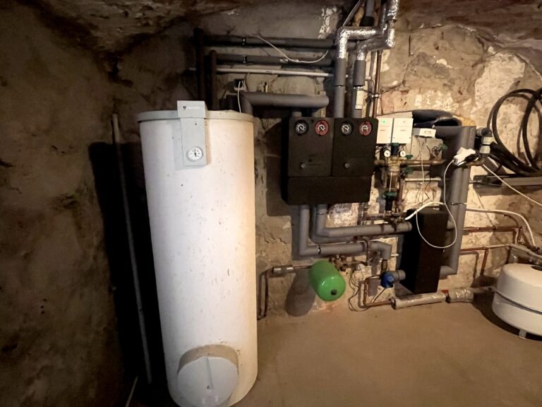 25 Kellerbereich mit moderner Heizung