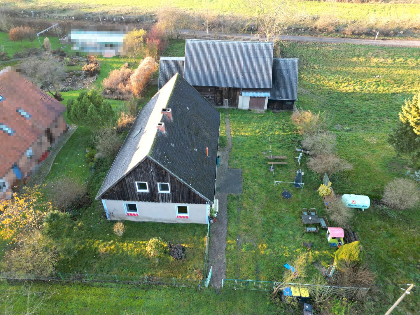 5 Haus und Scheune