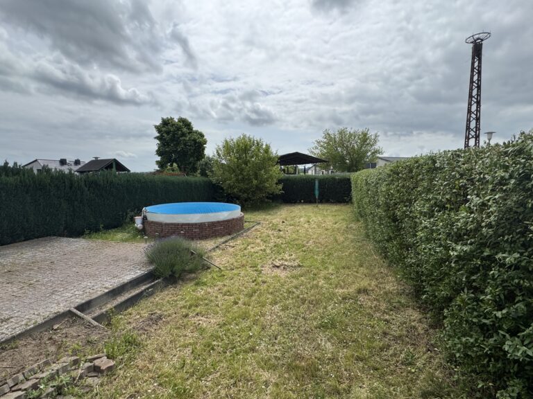 Garten mit Pool