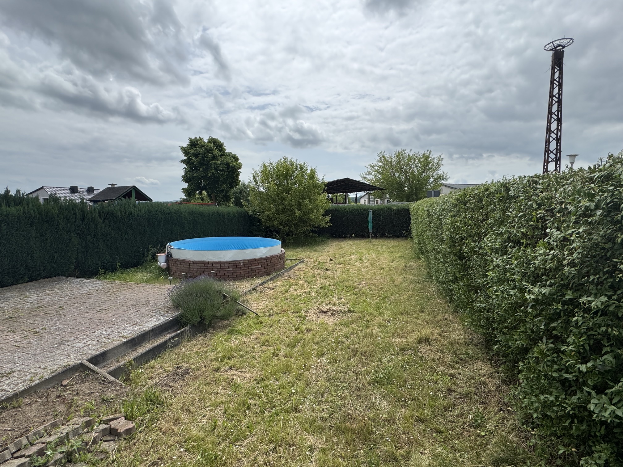 Garten mit Pool
