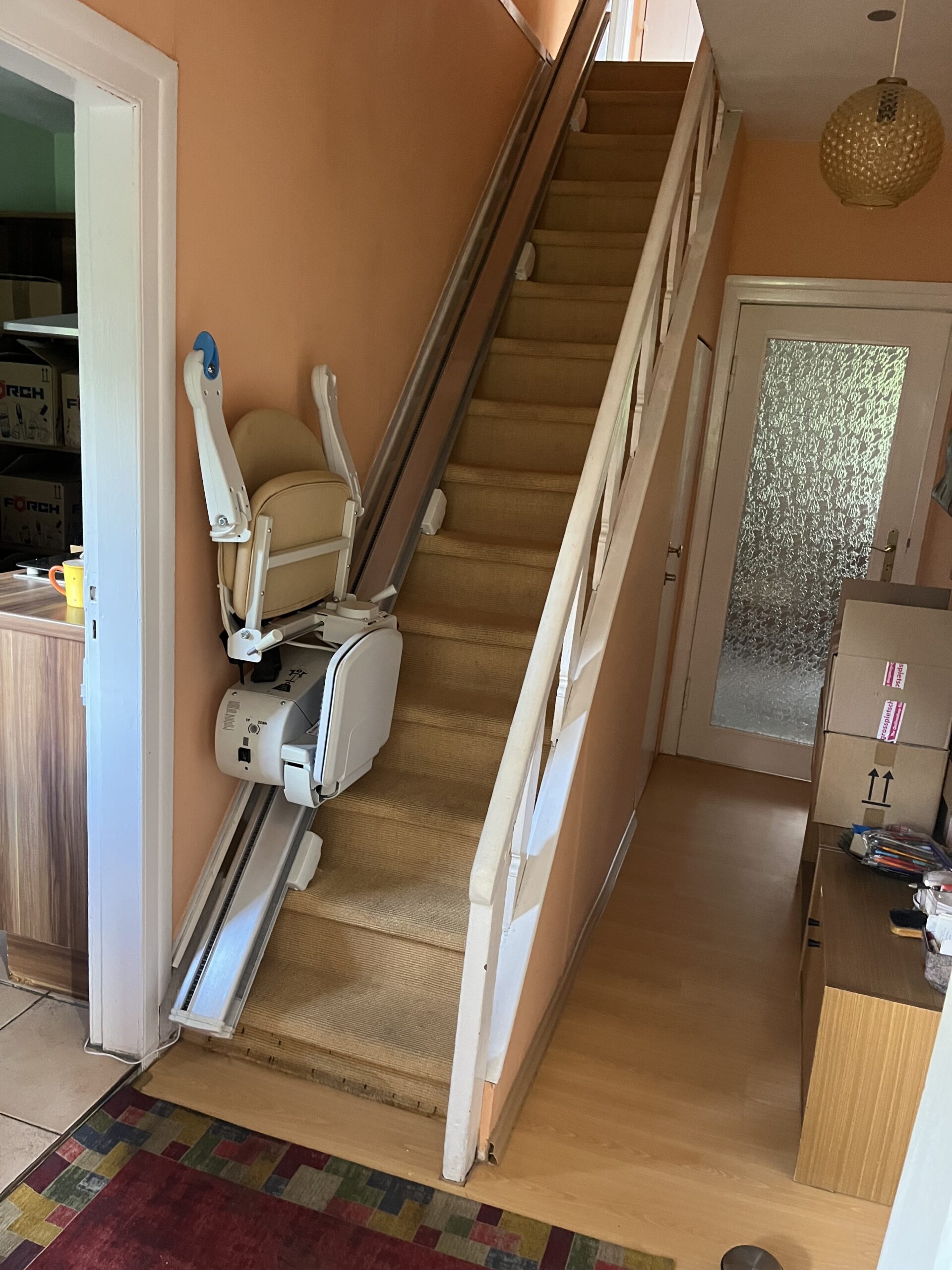 10 Flur mit Treppenaufgang